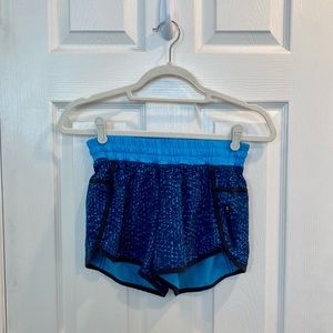 lululemon blue pattern tracker low-rise lined short 4”